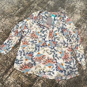 Size M Daniel Rainn Koda Split Neck Top